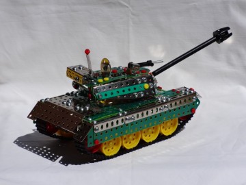 816L-5 Leger tank met mechanisch draaiende koepel